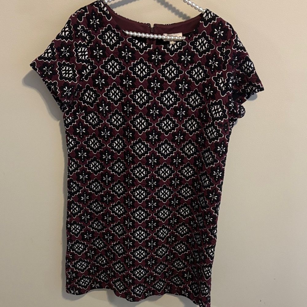 LOFT Burgundy and White Geometric Short Sleeve dress size large
